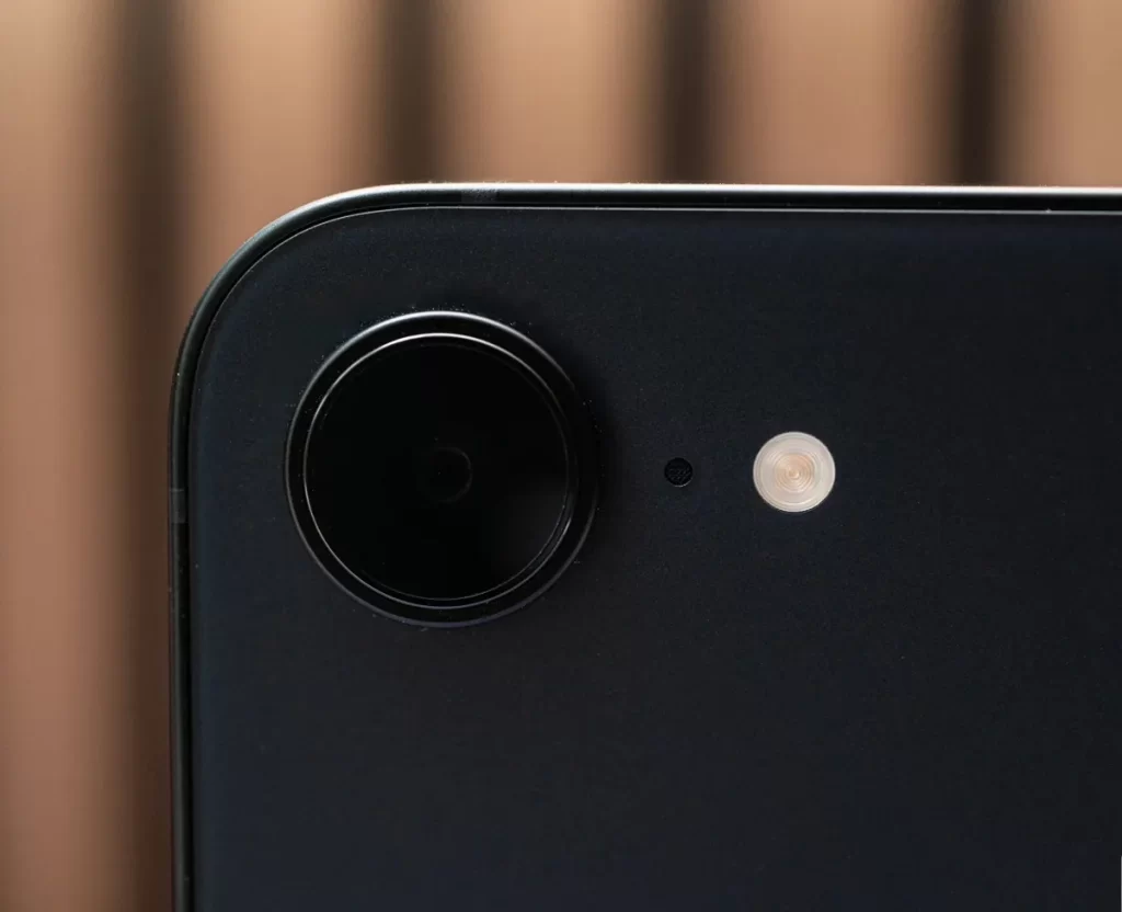 دوربین ایفون 16 ای iphone 16e