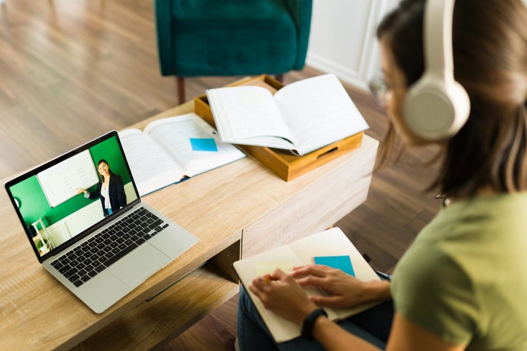 اپلیکیشن برای برگزاری کلاس آنلاین
