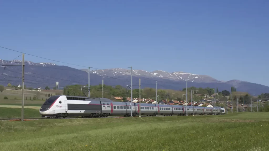 ۴. TGV POS (فرانسه) – سبک‌ترین و شیک‌ترین اروپا