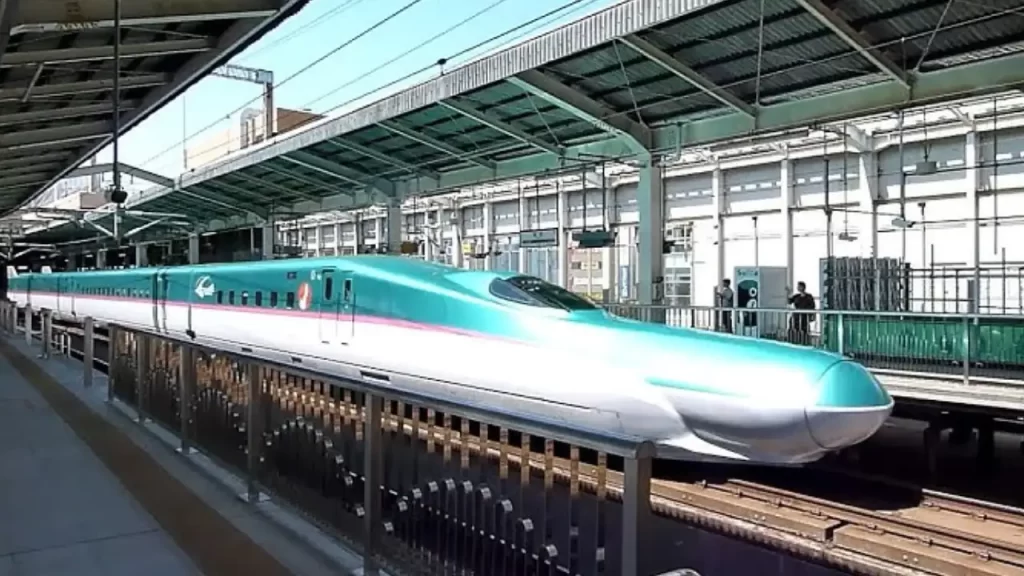 ۵. Shinkansen E5 & H5 (ژاپن) – نماد دقت و ایمنی