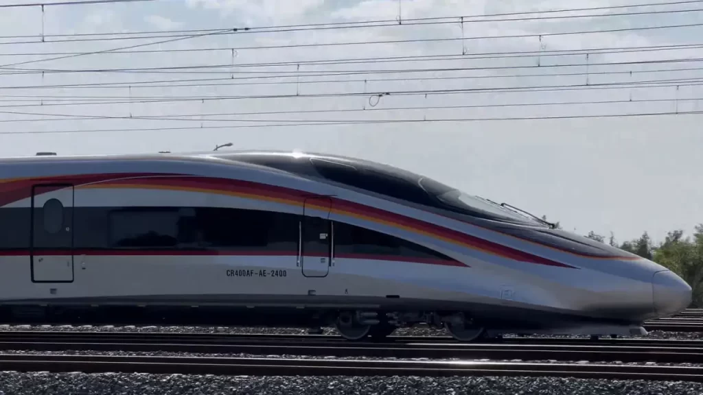 ۲. Fuxing Hao CR400AF (چین) – غول شبکه عظیم چین