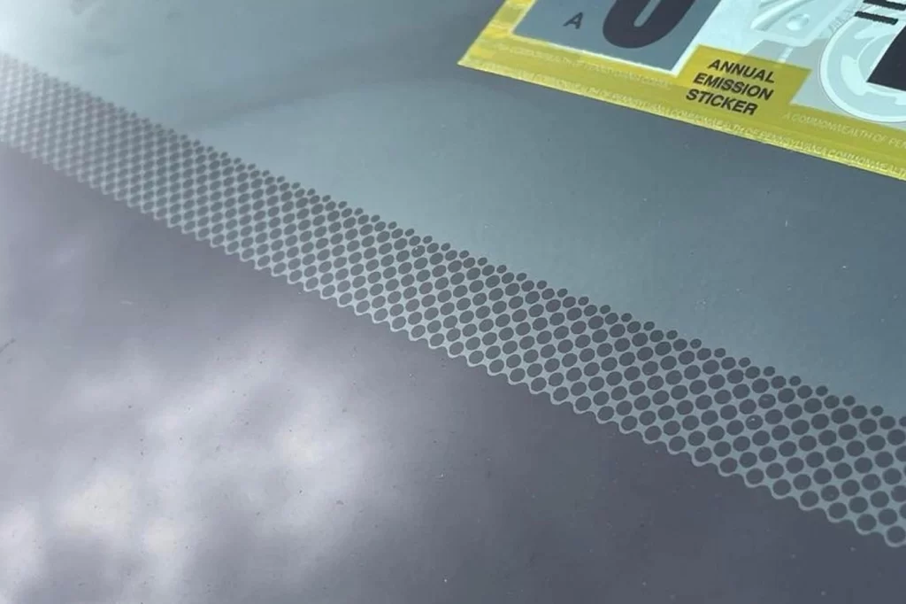 نقاط مشکی شیشه خودرو