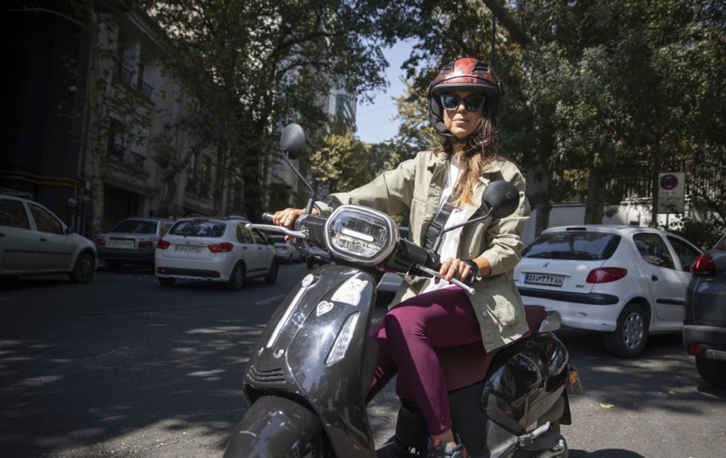 شرایط گواهینامه موتور برای بانوان