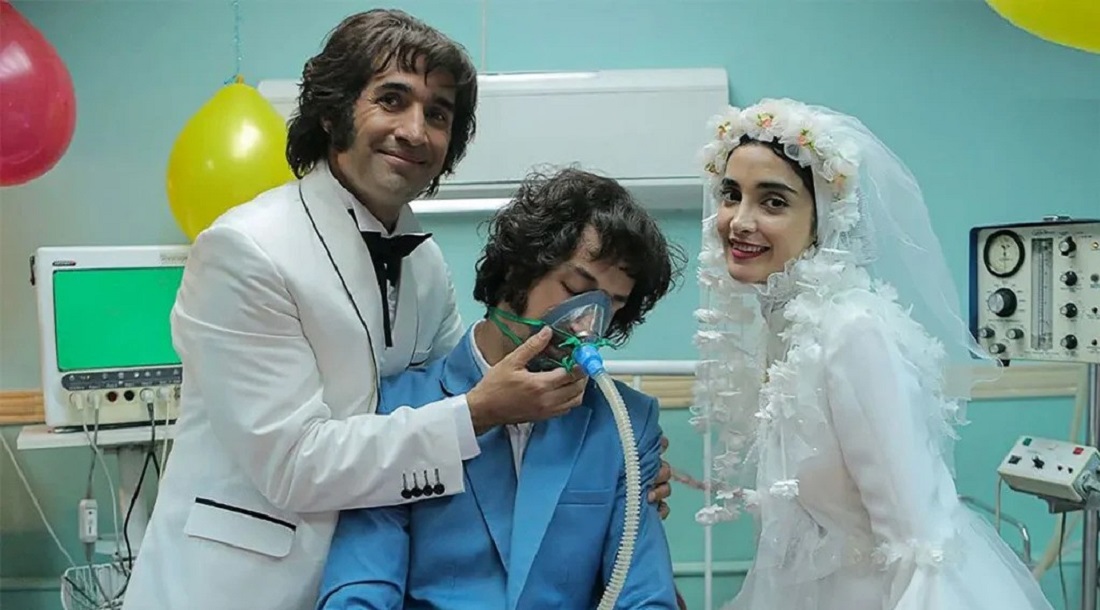 اکران فیلم سینمایی مرد عینکی در فیلیمو