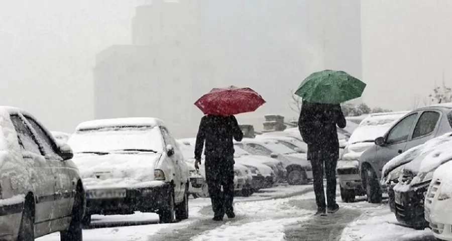 افت شدید دما و بارش برف در راه شرق ایران