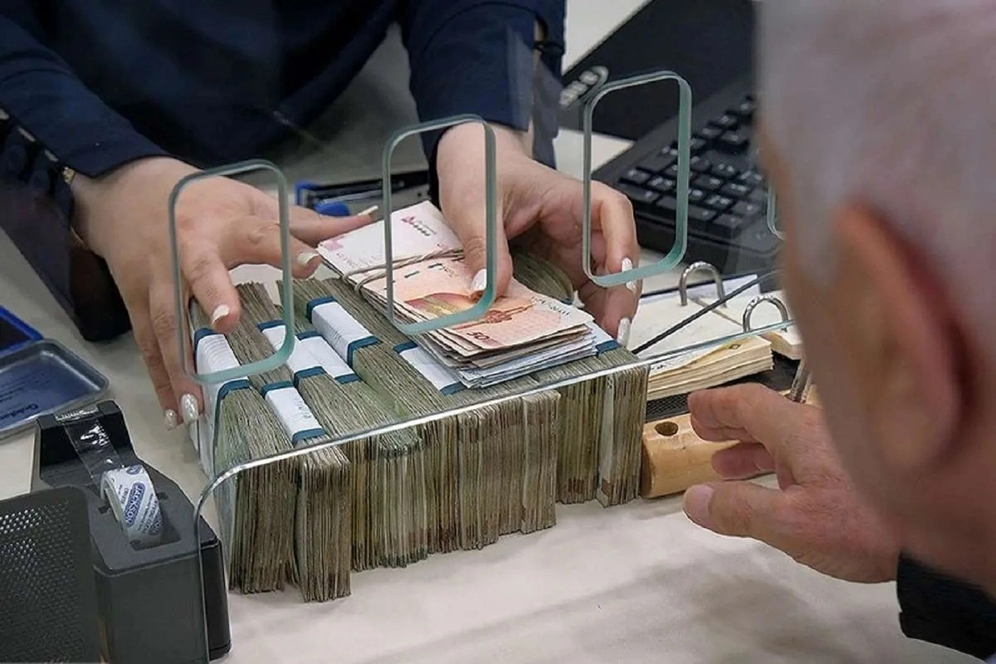 پست بانک وام ۳۰۰ میلیونی فوری با سود ۴ درصد میدهد