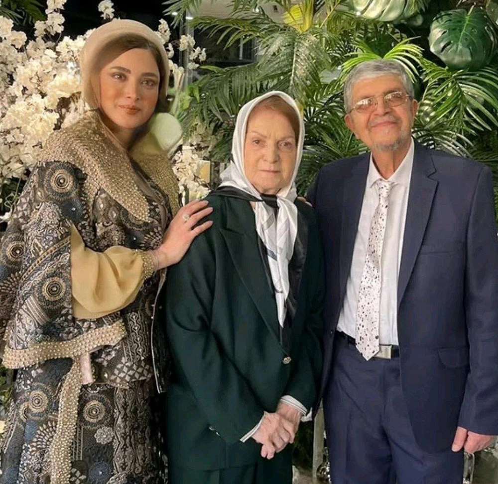 عکس بهنوش طباطبایی با پدر و مادرش