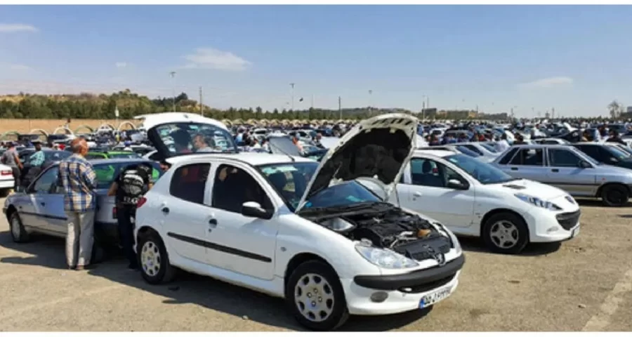 حباب قیمت خودرو میتواند فاجعهساز شود